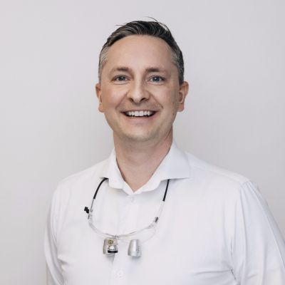 Portrait von Zahnarzt Dr. Stefan Bernuth